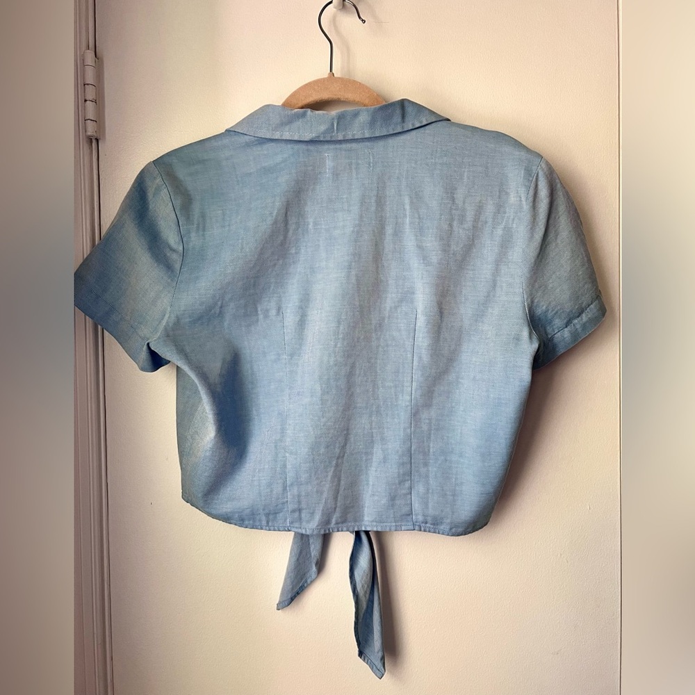 Never Worn Cropped Front Tie Top, Size M - Picture 3 of 4